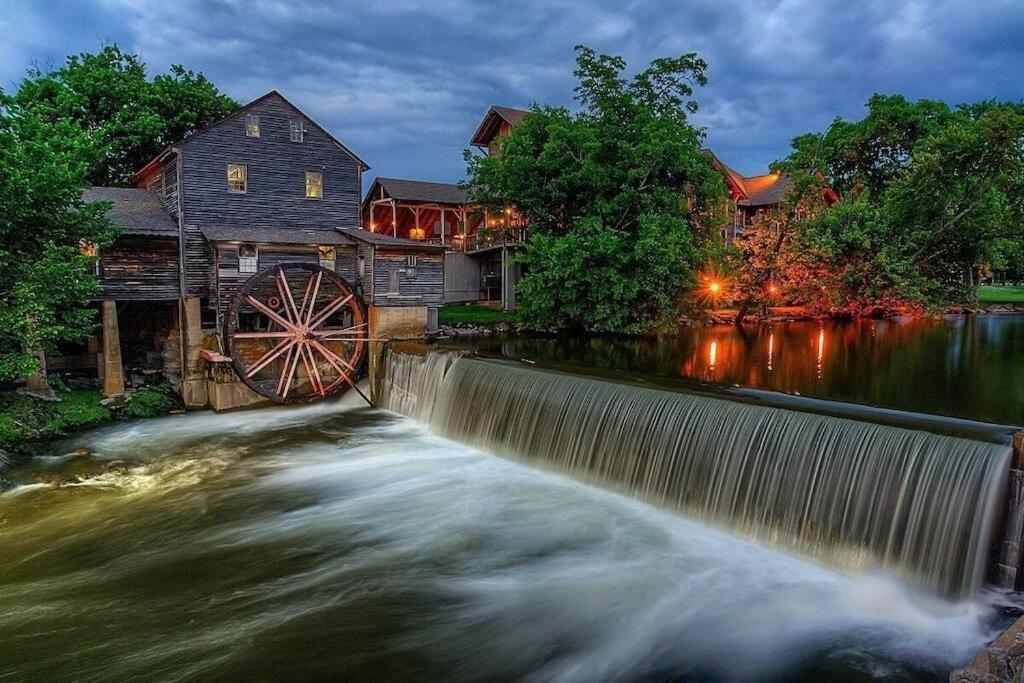 Moonlight - Your Romantic & Scenic Escape Sevierville